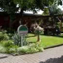 Eingang/ Blick zur Sitzecke und Haus 2