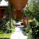 Vebindungsgang zur Sitzecke und Haus 2